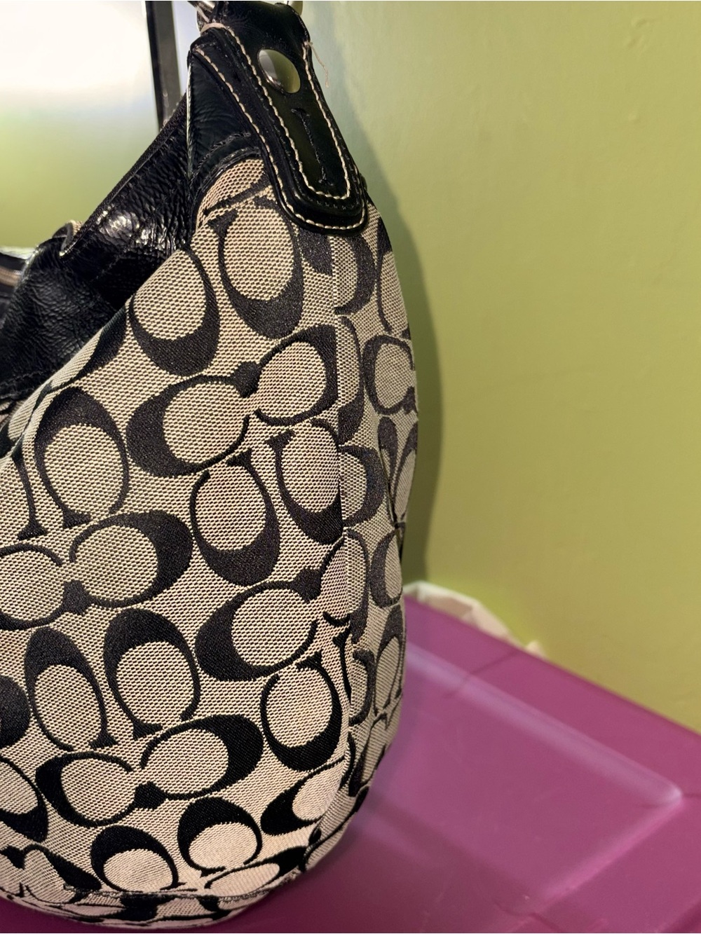 Vintage Coach Soho Pleated
Signature C Hobo Bag Canvas &
Leather Black Khaki - Picture 10 of 13
